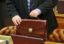 СМИ: Минфин может заморозить зарплаты госслужащих на три года