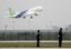 Разработанный в Китае пассажирский авиалайнер C919 совершил первый полет